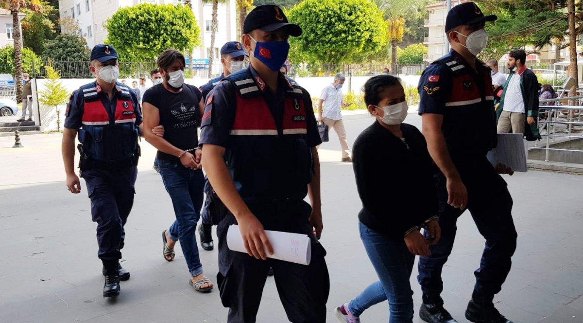 Antalya'da kızının düğünü için silah kaçakçılığı yapan kadın tutuklandı