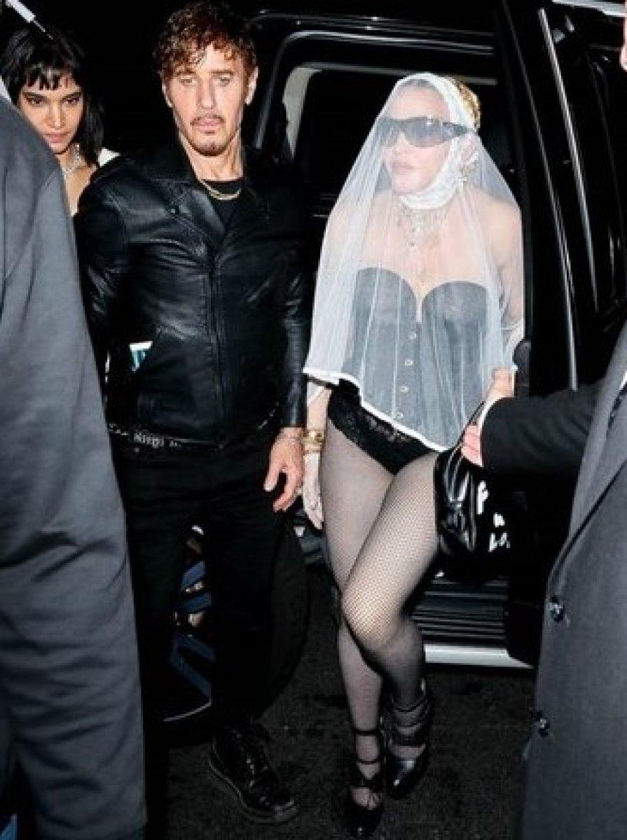 Madonna, MTV Video Müzik Ödülleri after party'ye duvaklı katıldı
