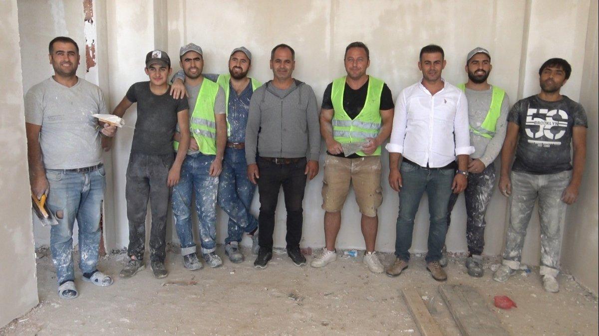 Edirne'de okul müdürü, öğrencilerine ayakkabı almak için inşaatta çalışıyor