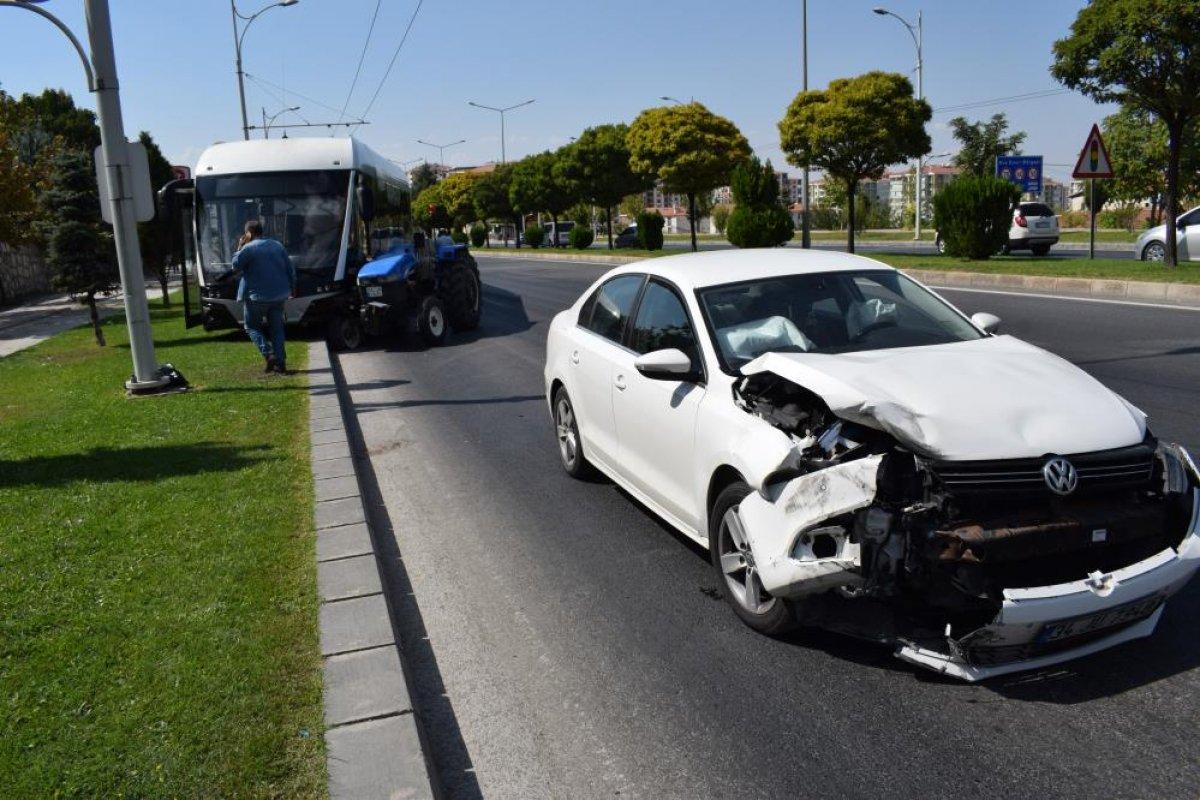 Malatya'da hatalı sollama kazaya neden oldu