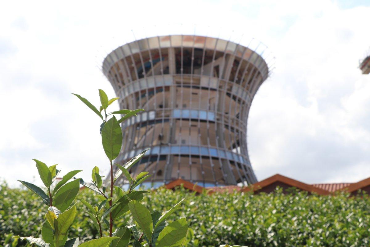 Dünyanın en büyük çay bardağının camları takılmaya başladı