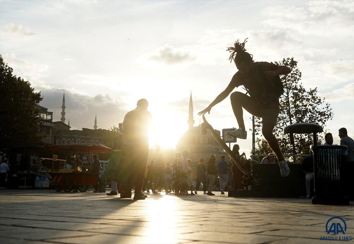 Faslı yönetmen kaykayıyla Türkiye’yi gezecek