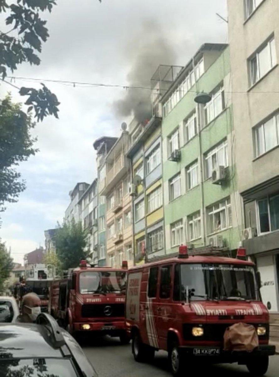 Fatih’te yangında mahsur kalan demans hastası kadını ekipler kurtardı