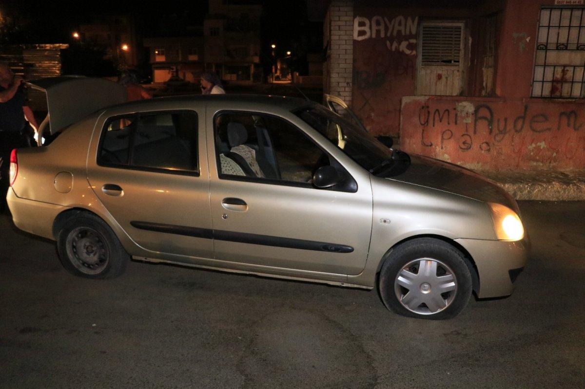 Adana'da sopayla dövdükleri kişiyi defalarca bıçakladılar