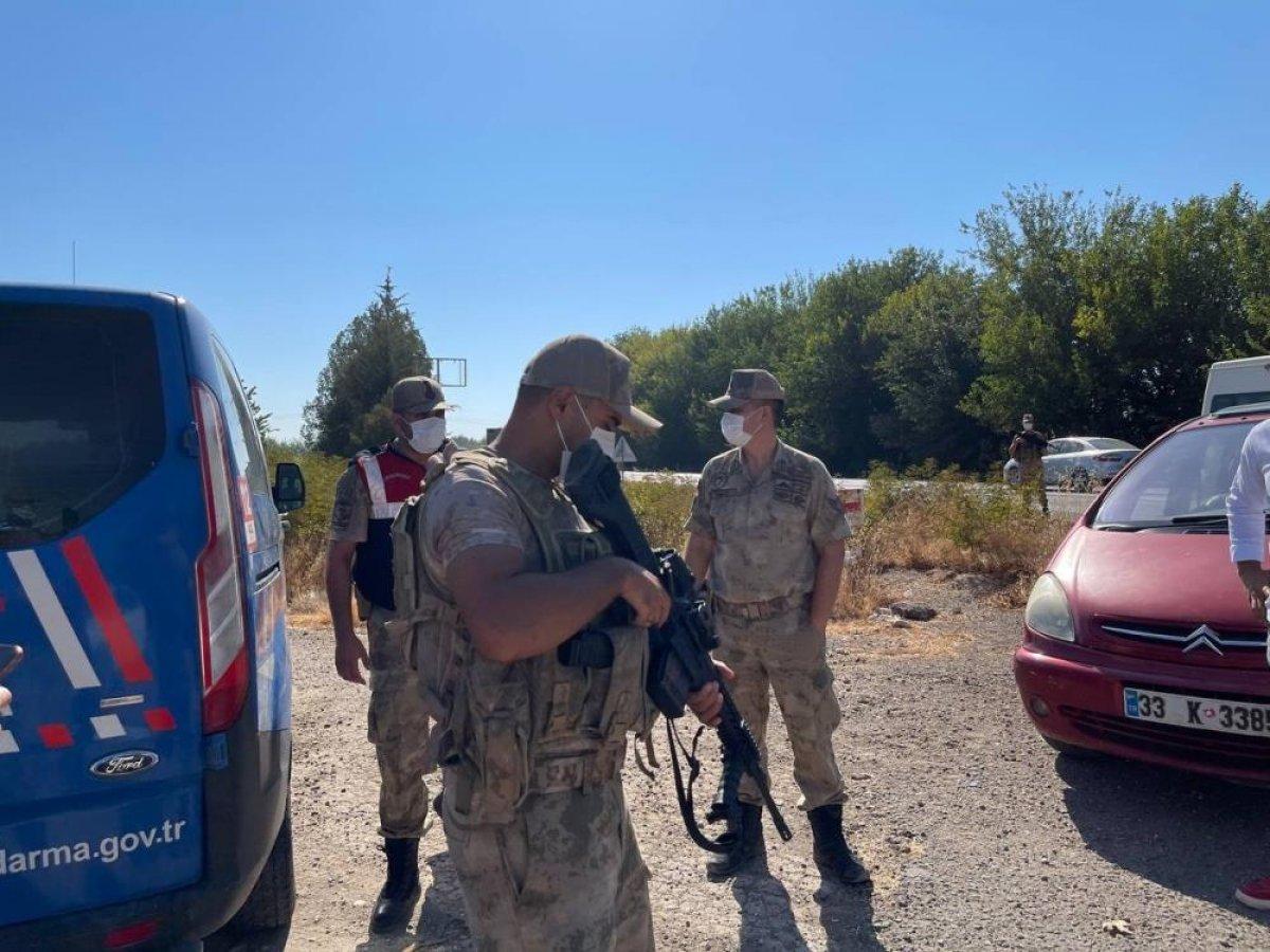 Şanlıurfa'da vatandaşlar tarafından fark edilen hırsız jandarmaya sığındı