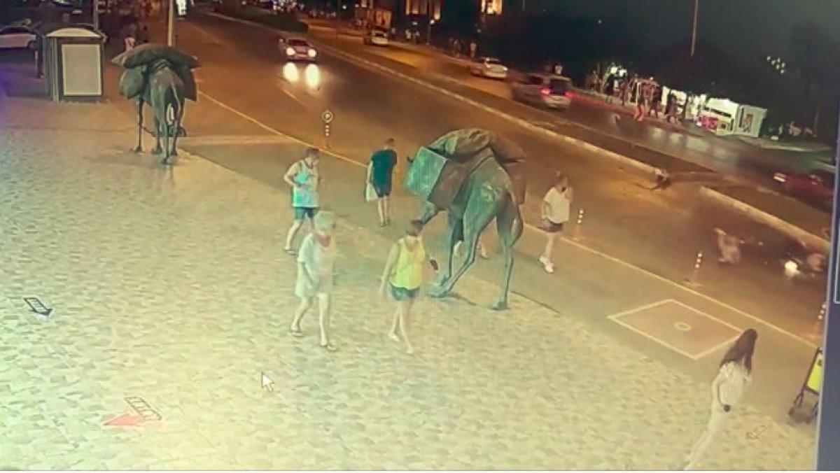 Antalya'da aşırı hızla seyir eden motosiklet sürücüsü, Alman turistlere çarptı