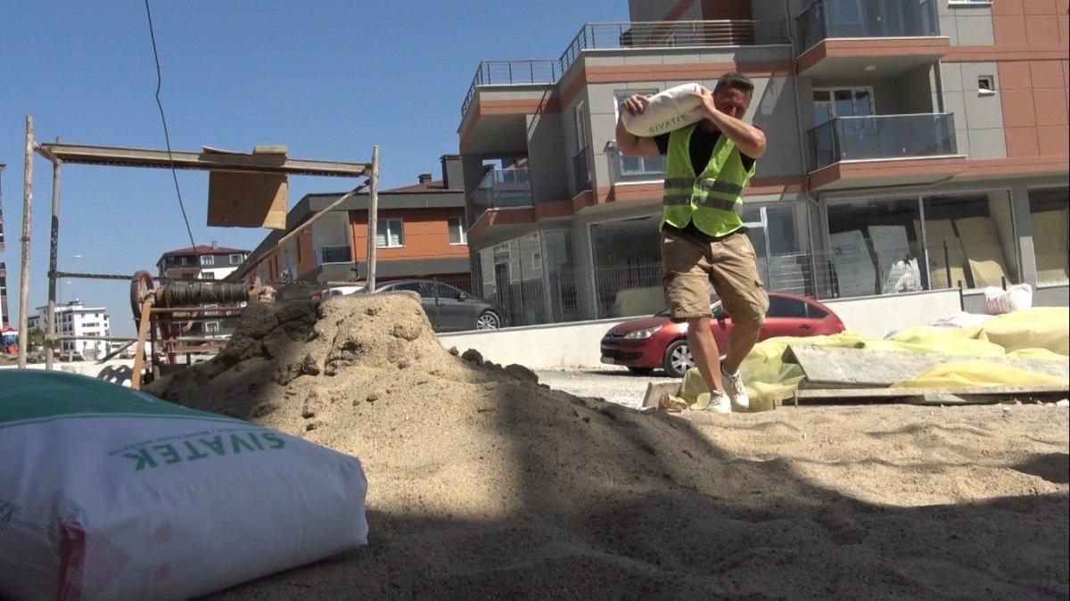 Edirne'de okul müdürü, öğrencilerine ayakkabı almak için inşaatta çalışıyor