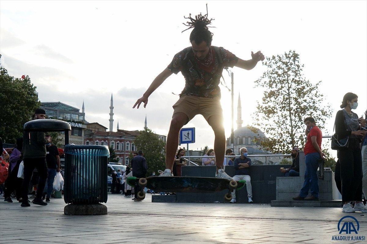 Faslı yönetmen kaykayıyla Türkiye’yi gezecek