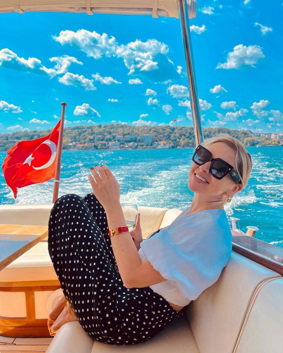 Hadise'den tekne paylaşımı