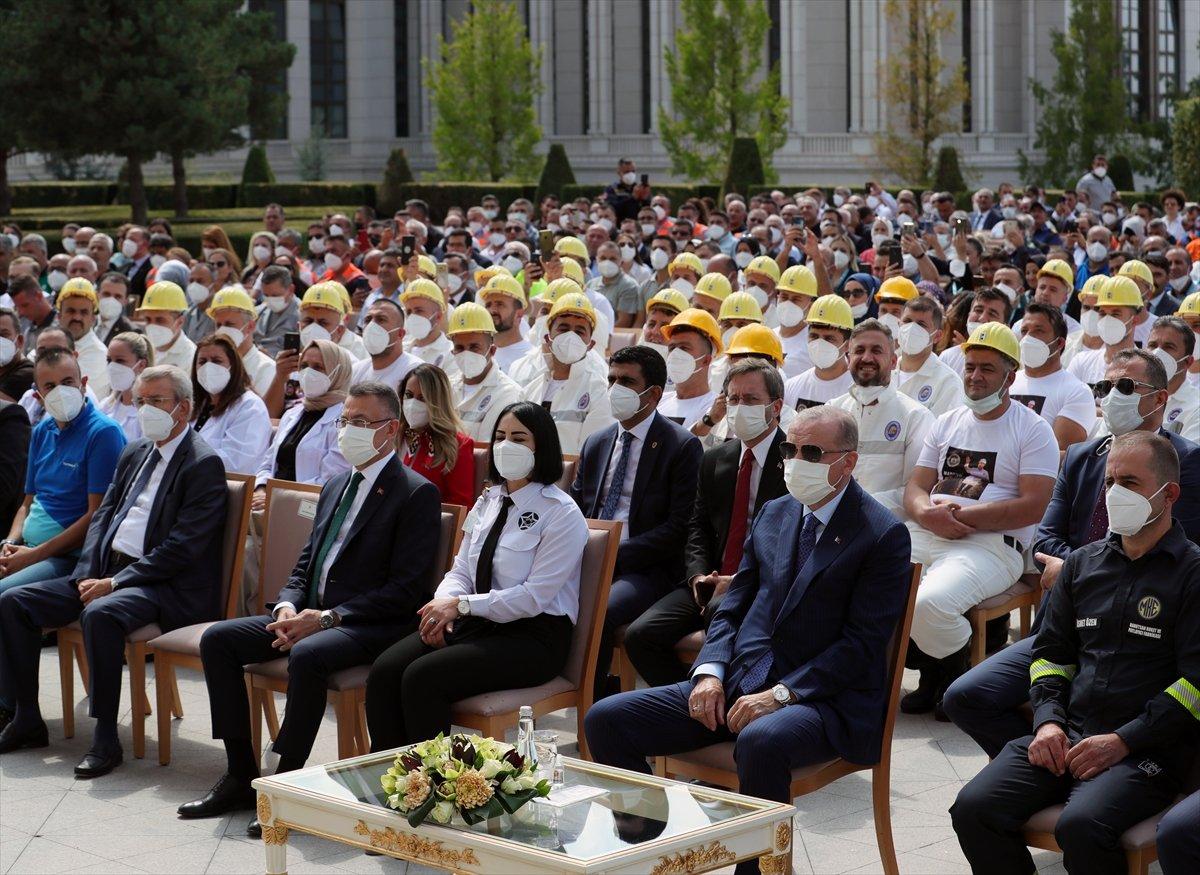 Cumhurbaşkanı Erdoğan, Beştepe'de işçilerle buluştu