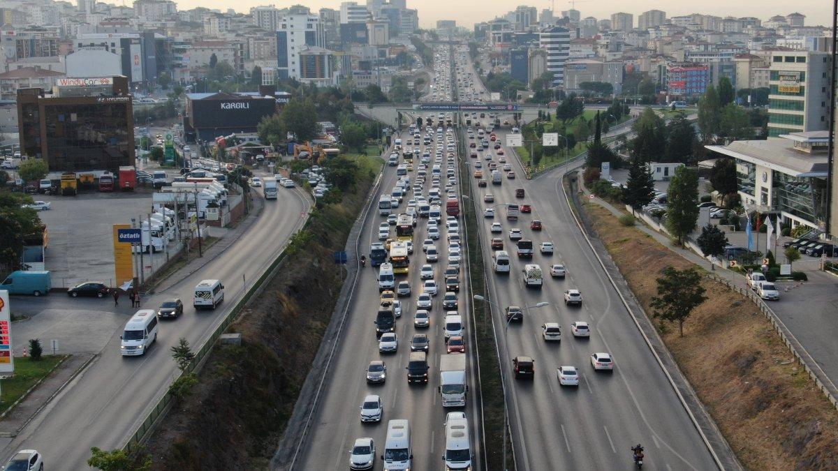 İstanbul'da trafik yoğunluğu yüzde 60'ı gördü