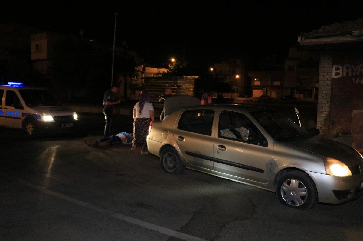 Adana'da sopayla dövdükleri kişiyi defalarca bıçakladılar