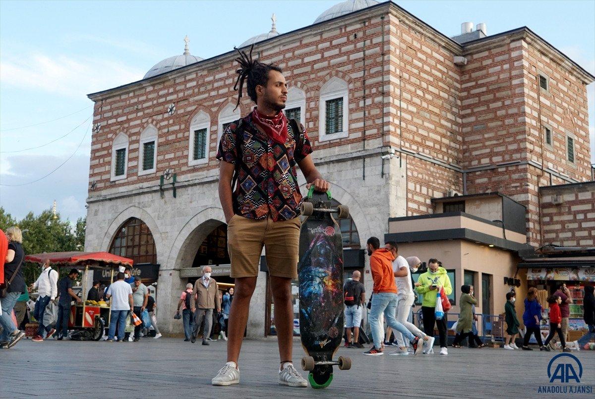 Faslı yönetmen kaykayıyla Türkiye’yi gezecek