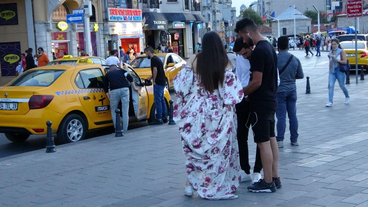 Yabancı çiftler, düğün fotoğrafı için Taksim'i tercih etmeye başladı
