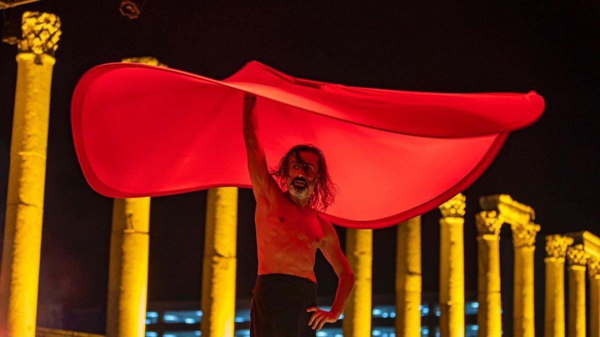 İzmir Büyükşehir Belediyesi’nden yarı çıplak semazenli gösteri