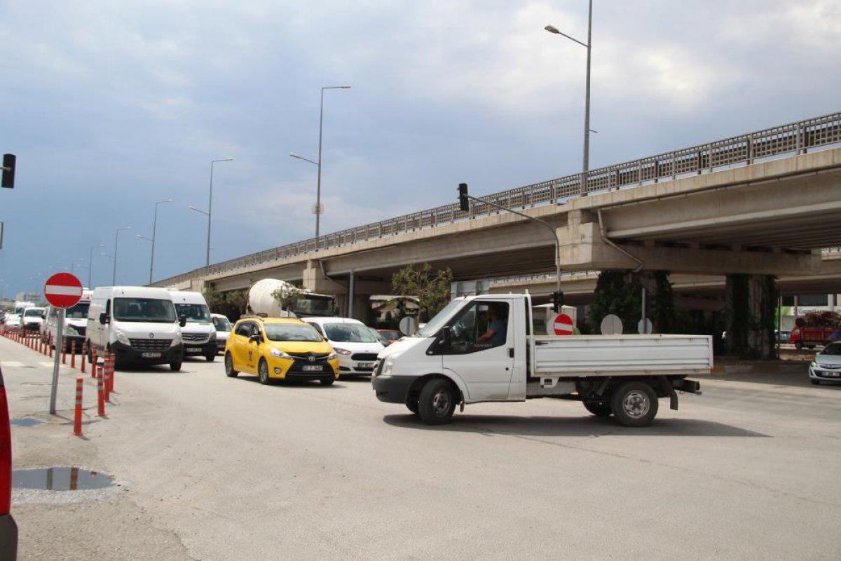 Antalyalılar yolun tek yöne düşürülmesine tepki gösterdi