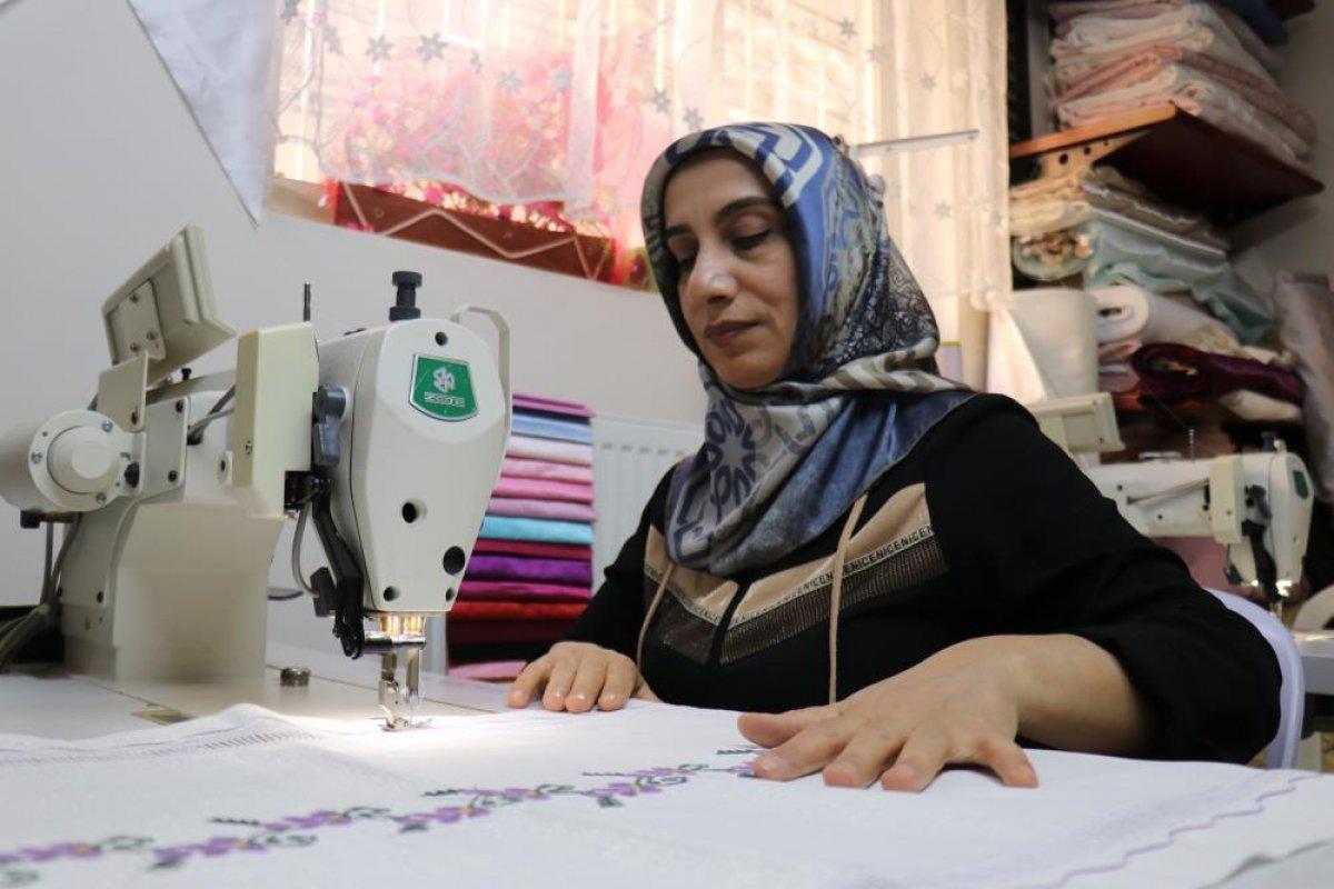 Malatya'da 3 çocuğuna bakan kadın, yarım kalan eğitim hayatını tamamladı