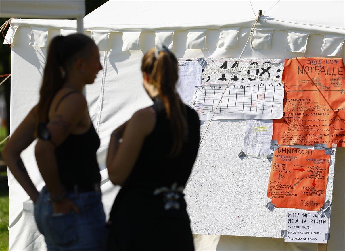 Almanya'da bir grup, iklim krizine farkındalık için açlık grevinde