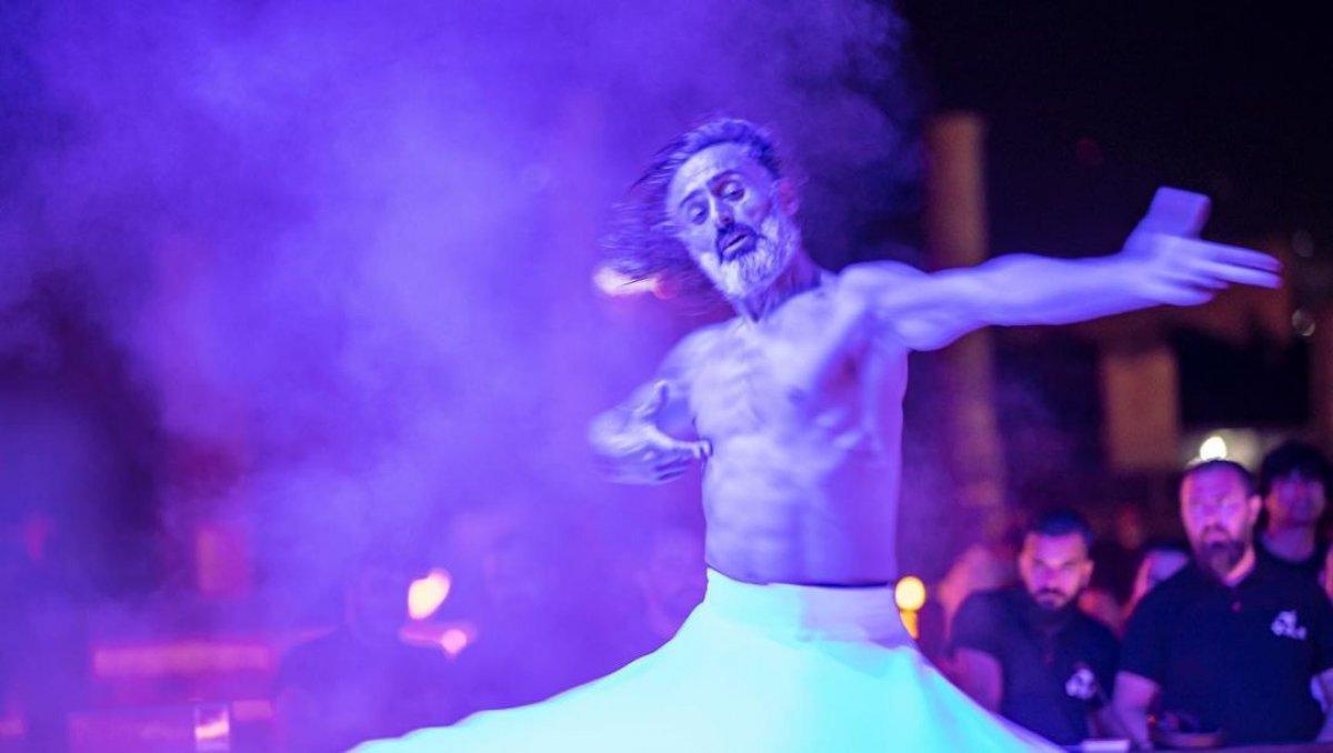 İzmir Büyükşehir Belediyesi’nden yarı çıplak semazenli gösteri