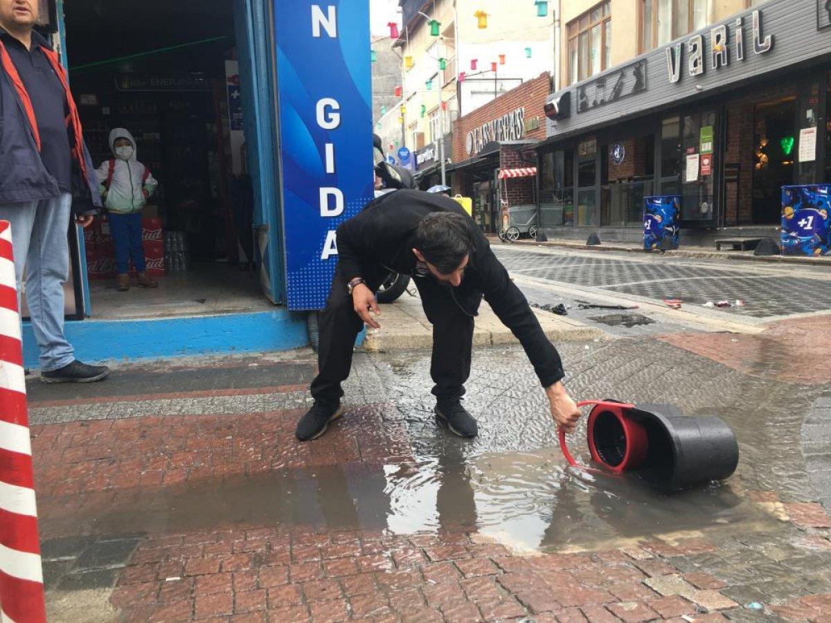 Eskişehir'de sağanak yağmur esnafı mağdur etti