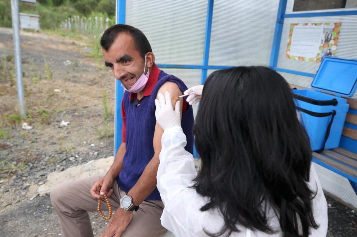 Ordu'da kendisi için konulan durakta aşılandı