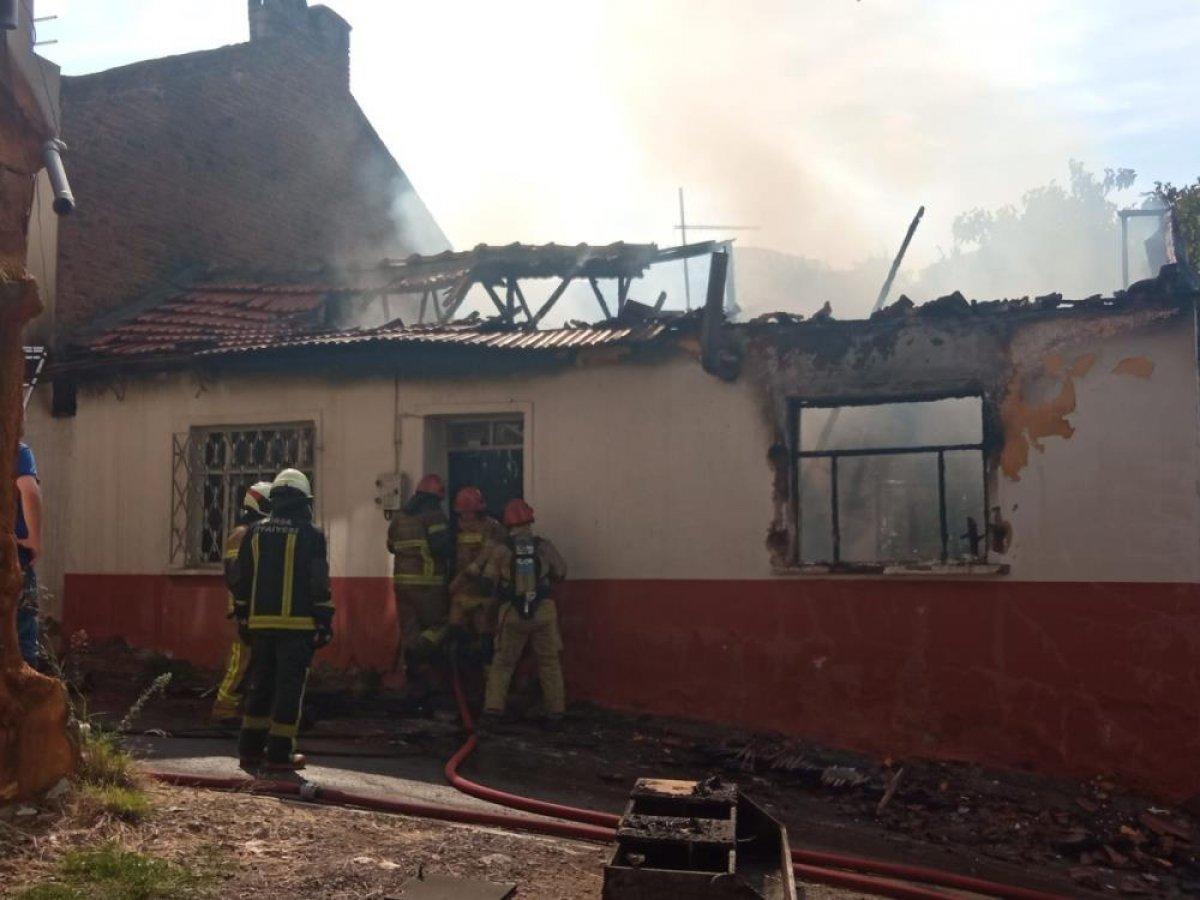 Bursa'da kullanılmayan ahşap evi yakan tinerci izini kaybettirdi
