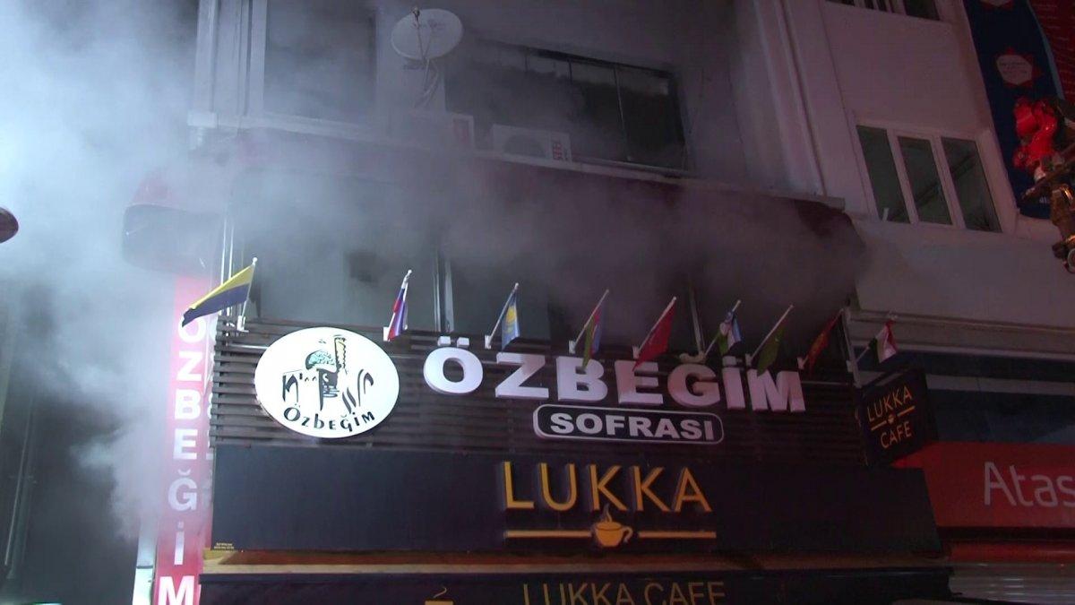 Kadıköy'de bir restoran yandı