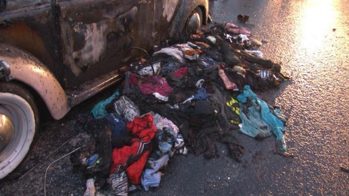 İstanbul'da seyir halinde olan otomobil bir anda alev aldı