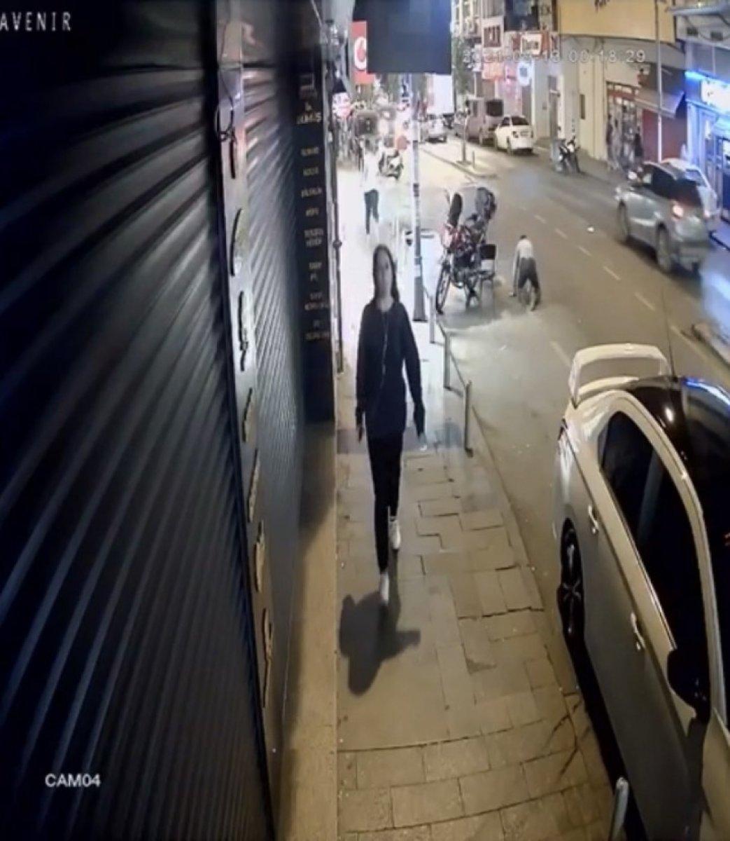 Kağıthane'de 'yan baktın' kavgasında kalbinden bıçaklanarak öldürüldü