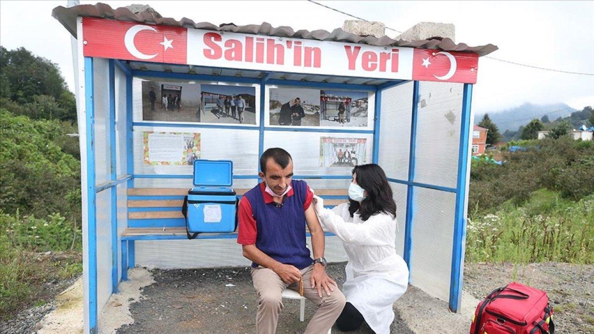 Ordu'da kendisi için konulan durakta aşılandı