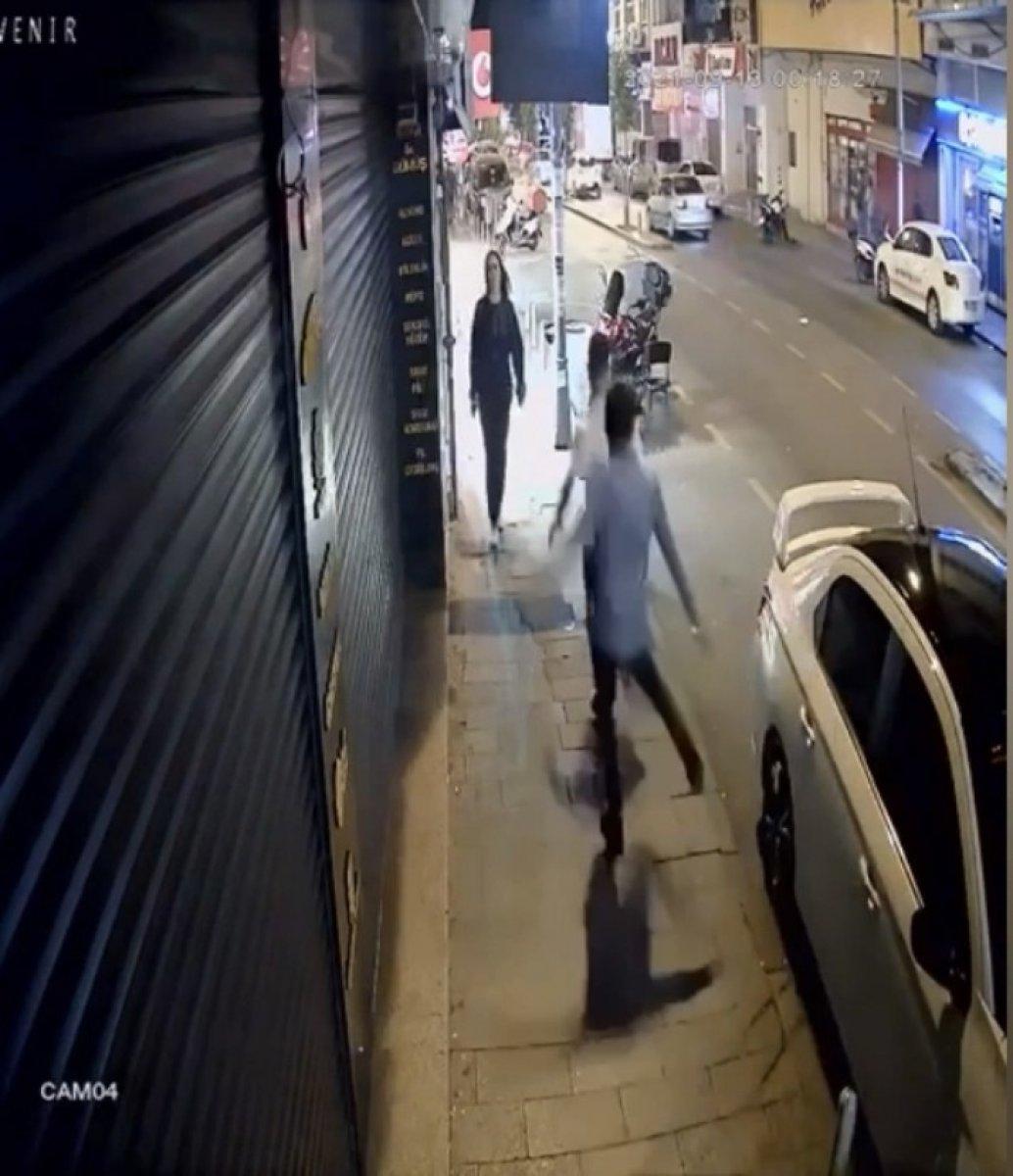 Kağıthane'de 'yan baktın' kavgasında kalbinden bıçaklanarak öldürüldü