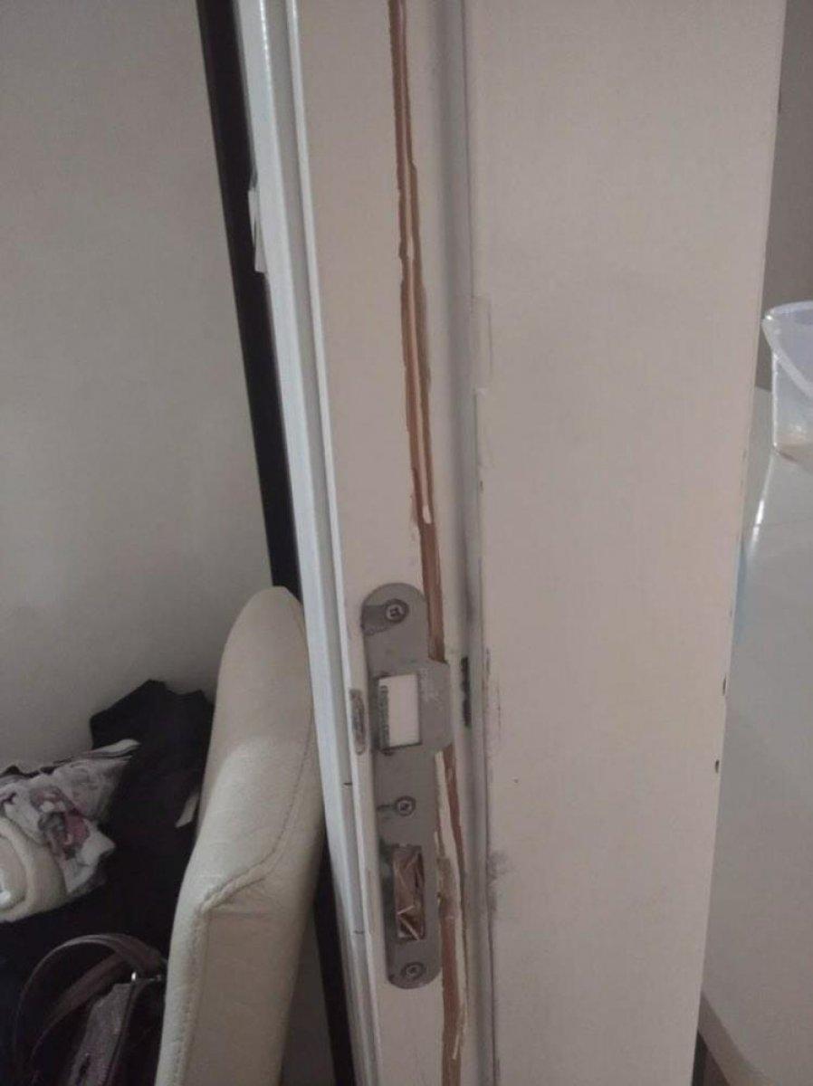 Küçükçekmece'de hırsızlar önce kapıyı çaldı, ardından içeri girip evi soydu