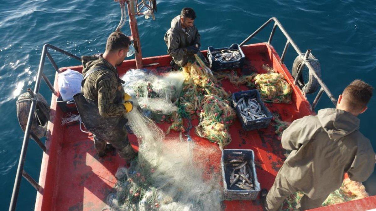 Van Gölü’nde zemin temizlendi, tekneler yeniden göle açıldı