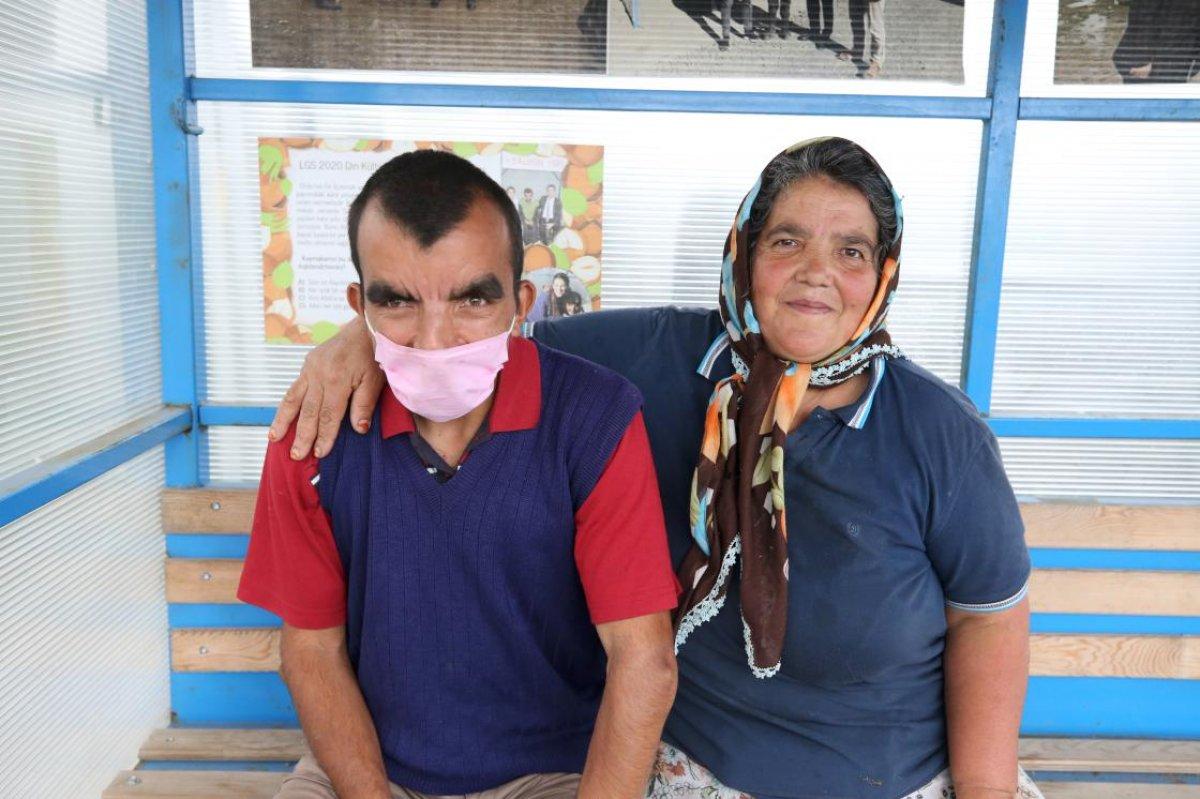 Ordu'da kendisi için konulan durakta aşılandı