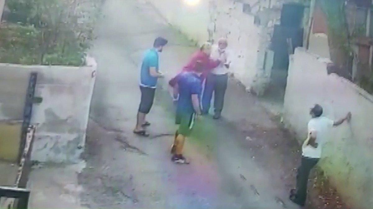 Beykoz’da, sokak köpeğini besleyen adamı komşuları tehdit etti