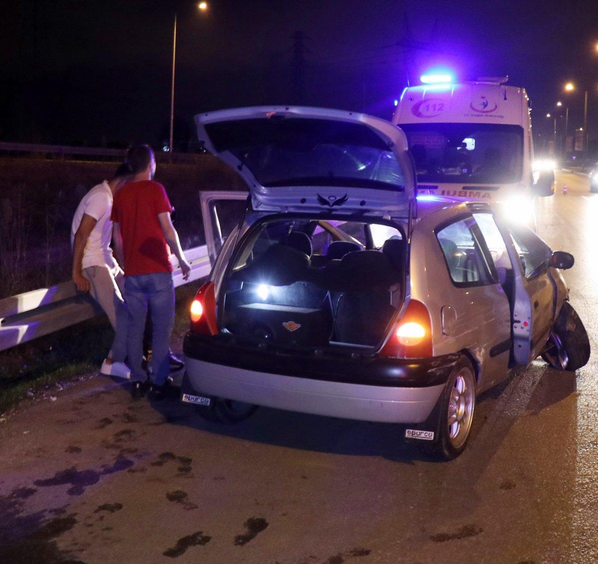 Sakarya'da kaza yapan alkollü sürücü hastaneye gitmeyi reddetti