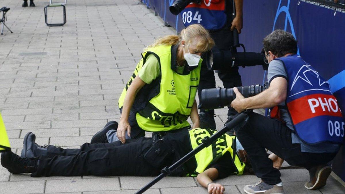 Ronaldo, bayılttığı güvenlik görevlisine forma hediye etti