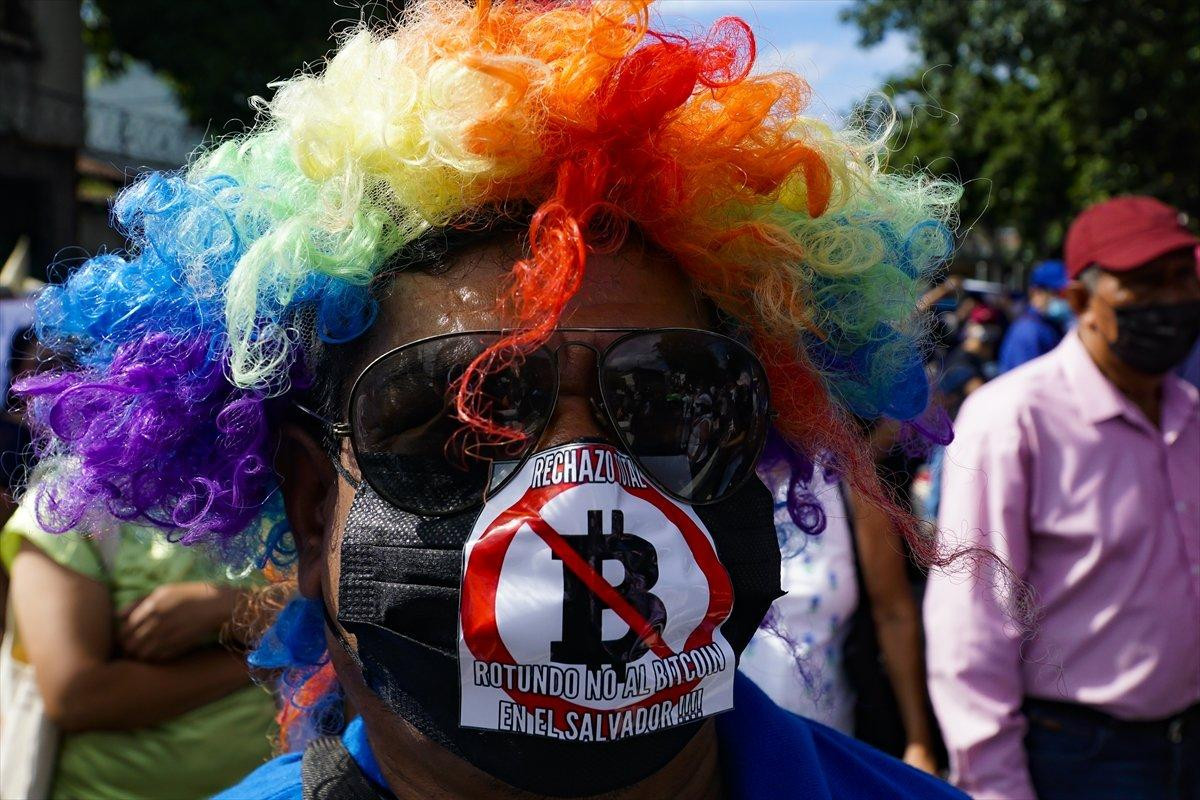 El Salvador'da Bitcoin karşıtı gösteri
