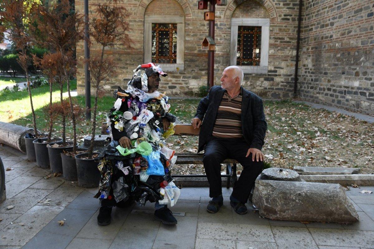 Bursa’da çöpler yollarda yürüdü