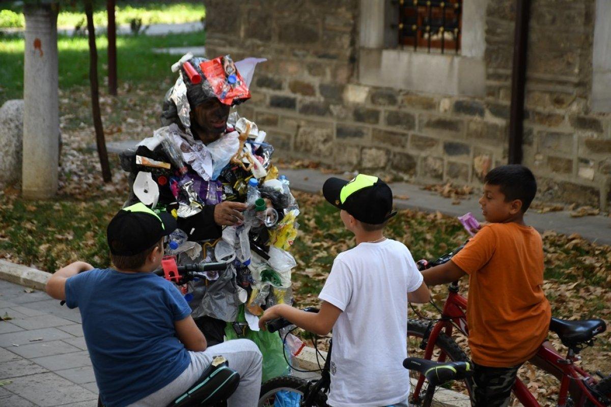 Bursa’da çöpler yollarda yürüdü