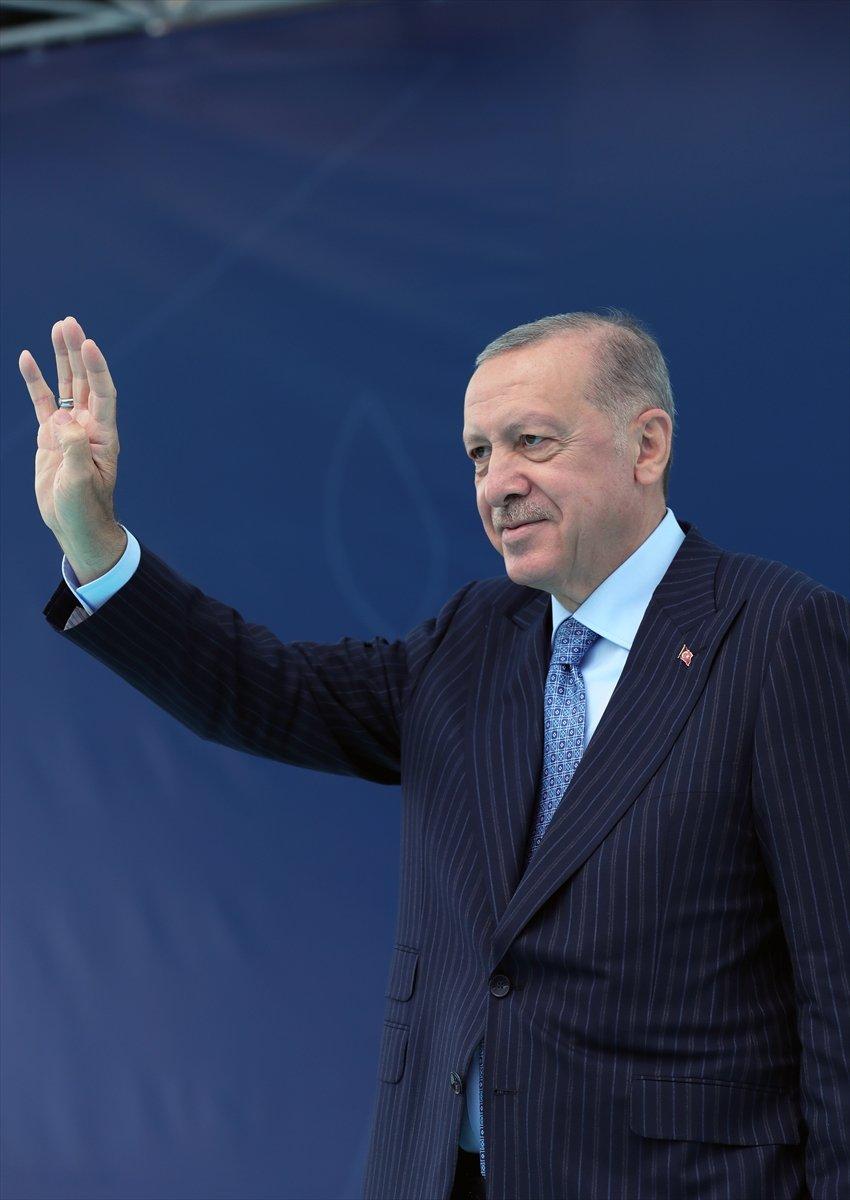 Cumhurbaşkanı Erdoğan'a çocuklardan yoğun ilgi