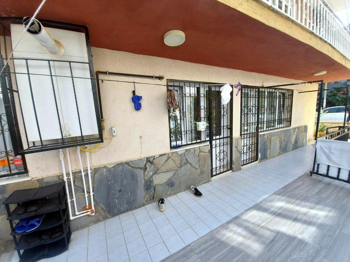 İzmir'de yaşayan genç kadın ve oğlu, cezaevinden çıkan eşi tarafından yakıldı