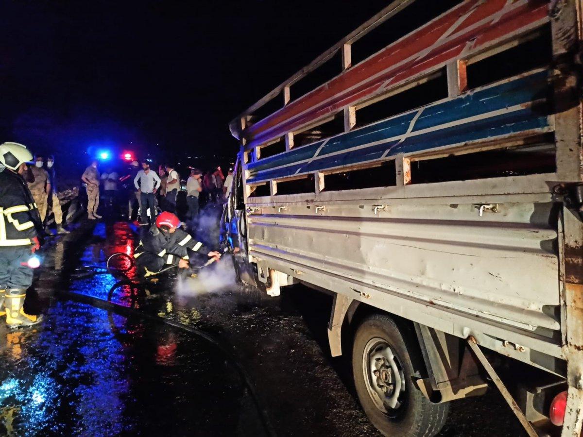 Şanlıurfa'da hayvanlara çarpmamak için manevra yapınca şarampole düştü