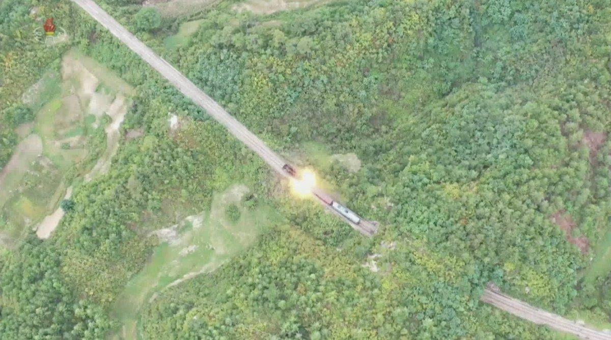 Kuzey Kore, trenden balistik füze fırlattı