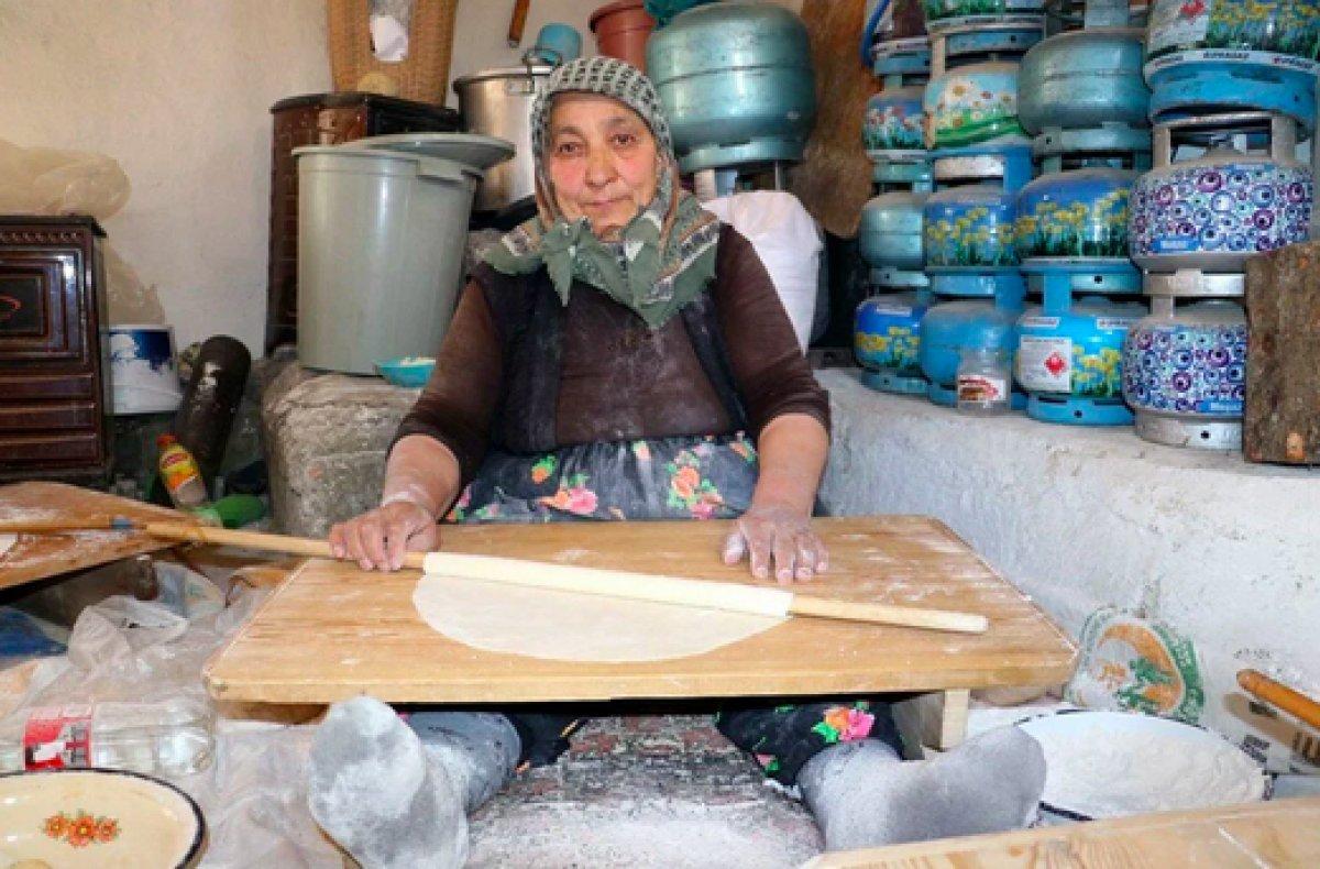 Sivas'ta kadınların yaptıkları ekmek 1 yıl bayatlamıyor