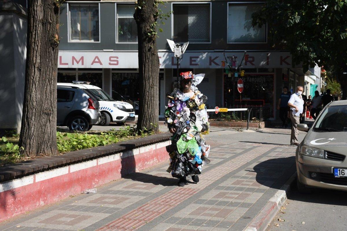 Bursa’da çöpler yollarda yürüdü