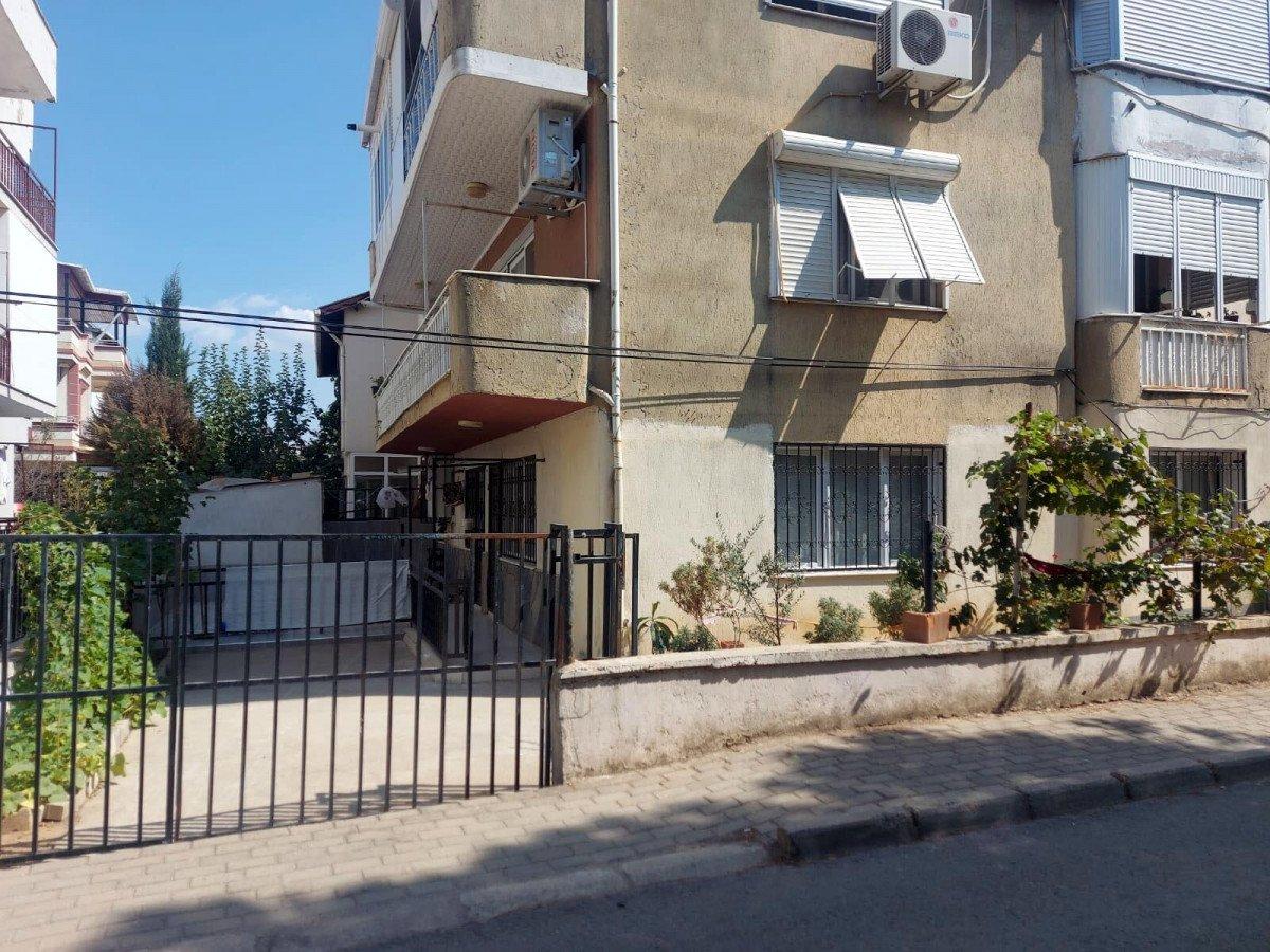 İzmir'de yaşayan genç kadın ve oğlu, cezaevinden çıkan eşi tarafından yakıldı