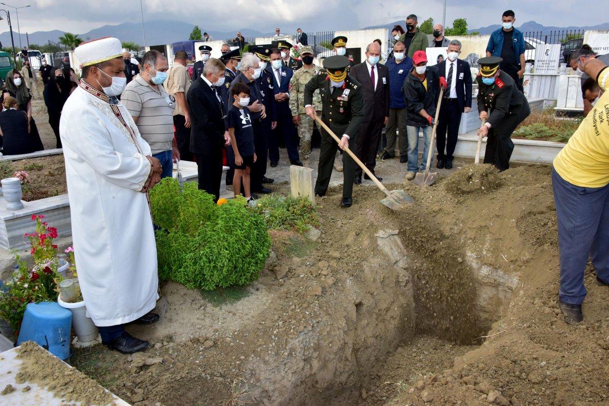57 yıl sonra cenazesi Kıbrıs'a getirilen asker defnedildi