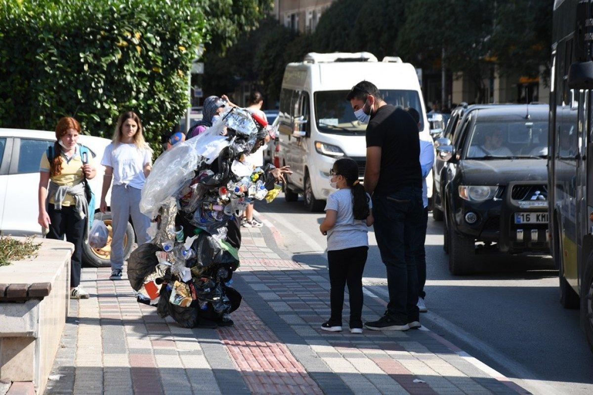 Bursa’da çöpler yollarda yürüdü