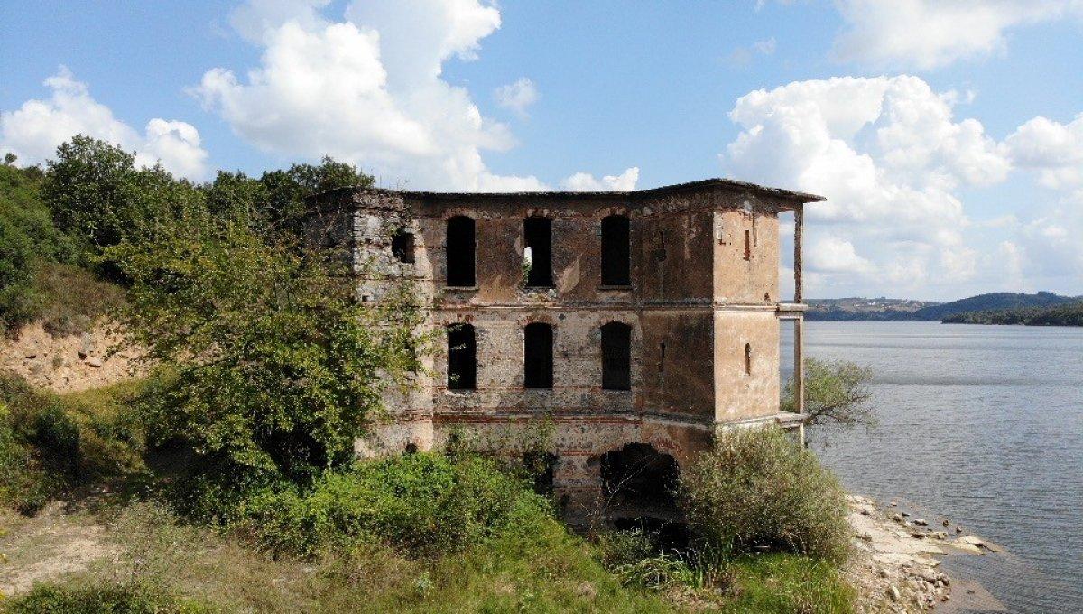 Pendik’te tarihi konak definecilerin hedefi oldu